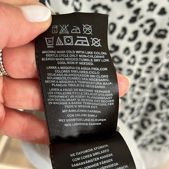 GUESS 100% Cotton Off The Shoulder Top, Size M - Picture 10 of 10